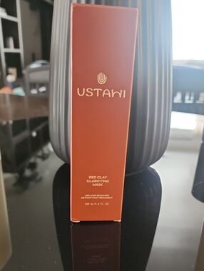 NIB Red Clay Clarifying Mask - Red